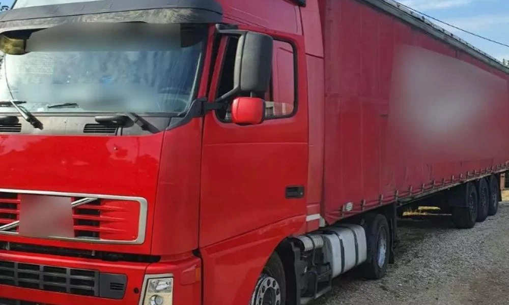 Διακίνηση μεταναστών: Εικόνες μετά τις συλλήψεις σε Έβρο και Ροδόπη - Απάνθρωπες συνθήκες